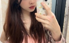 美女脱内衣露出了奶头福利图片